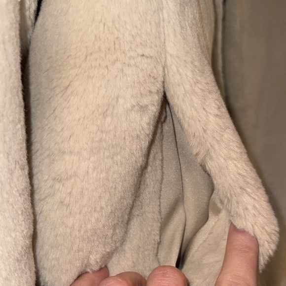 Vince soft off white faux fur Jacket size Medium - Picture 4 of 8